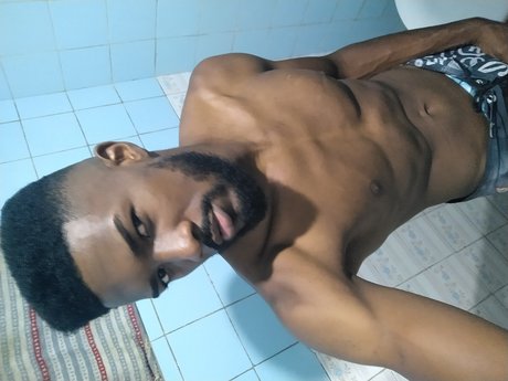 Naken lekkede OnlyFans-bilde av Dadoboy