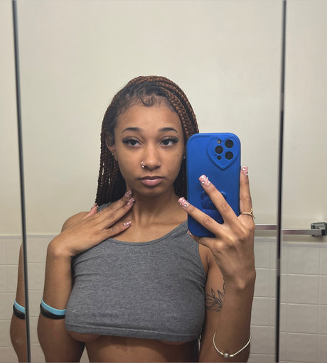 Naken lekkede OnlyFans-bilde av Pinkduh