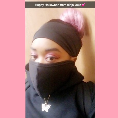 Naken lekkede OnlyFans-bilde av Jazzie