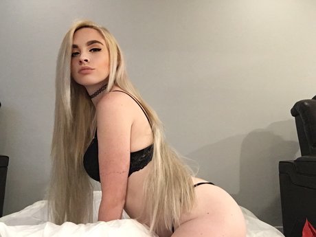 Nahá fotka uniklých OnlyFans od Phenobarbiedoll 