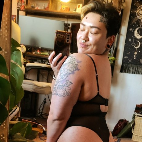 Naken lekkede OnlyFans-bilde av Phantomsigh