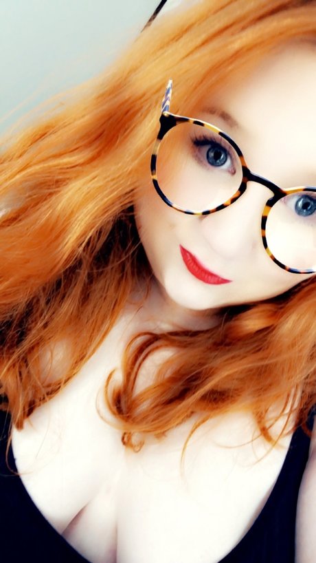 Naken läckt OnlyFans-bild av Plussizered