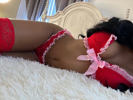 Naken lekkede OnlyFans-bilde av Petite Ebony