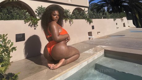 Naken läckt OnlyFans-bild av  
