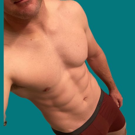 Naken lekkede OnlyFans-bilde av Travis W  Free