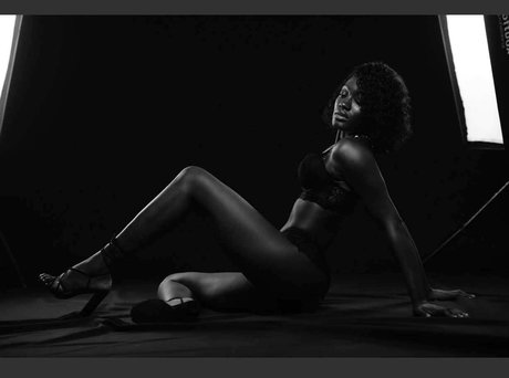 Naken lekkede OnlyFans-bilde av Pixie Sky