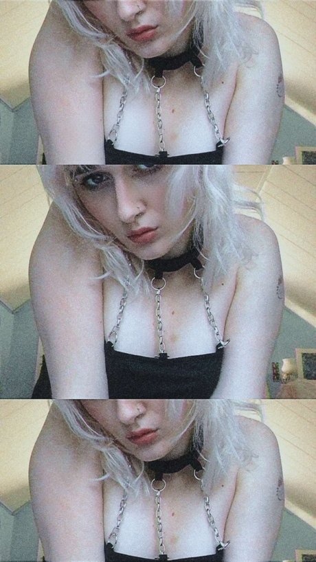 Naken lekkede OnlyFans-bilde av Little Pixie