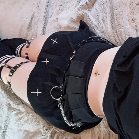 Naken lekkede OnlyFans-bilde av Pixie Riot