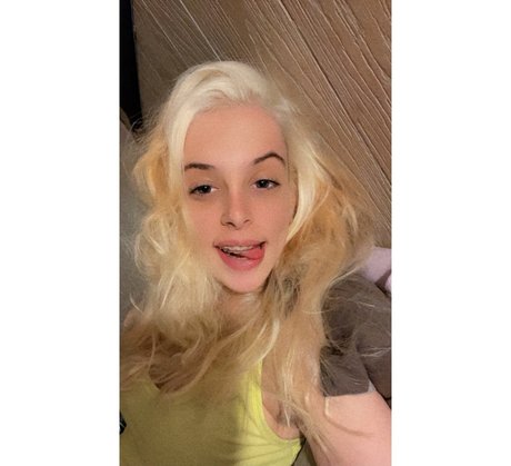Naken lekkede OnlyFans-bilde av Alexis