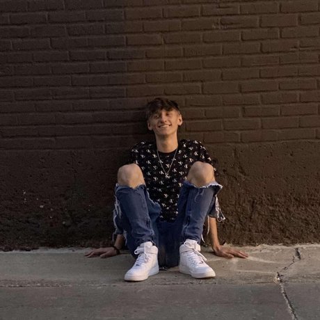 Naken lekkede OnlyFans-bilde av Tristan Selland