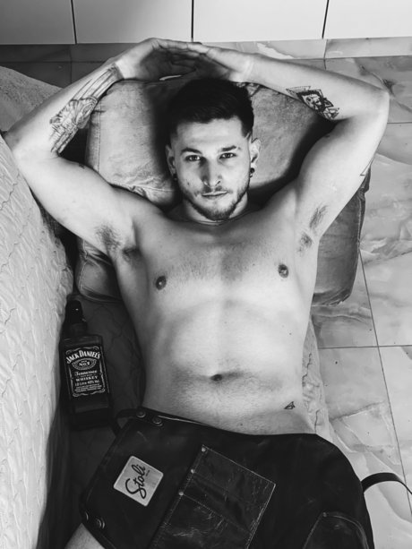 Naken läckt OnlyFans-bild av Ponchic