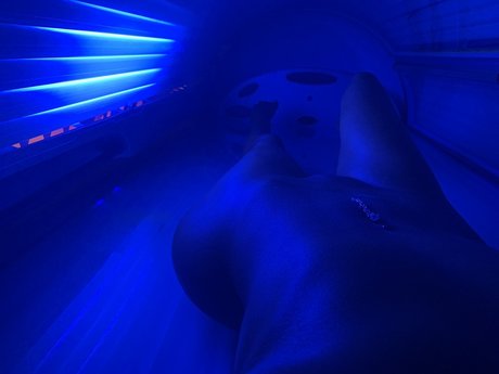 Naken lekkede OnlyFans-bilde av Lbc