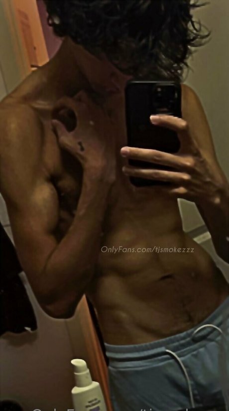 Nahá fotka uniklých OnlyFans od Tjsmokezzz