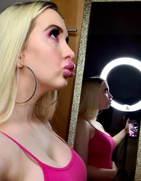 Nahá fotka uniklých OnlyFans od Vivianrosefree