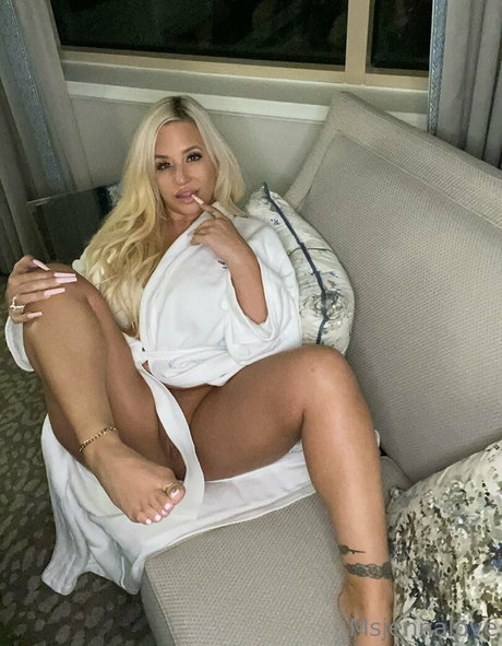 Naken lekkede OnlyFans-bilde av Msjennalove