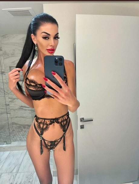 Nøgent lækket OnlyFans-billede af Nikita Reznikova