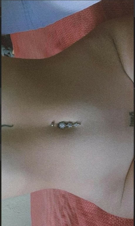 Nahá fotka uniklých OnlyFans od Oliveiiranatt