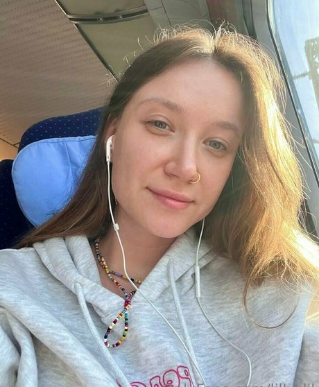 Alasti lekkinud OnlyFans-i pilt Lillylil