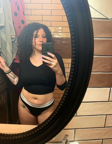 Nagie wyciekłe zdjęcie OnlyFans od Tiedyeblotter