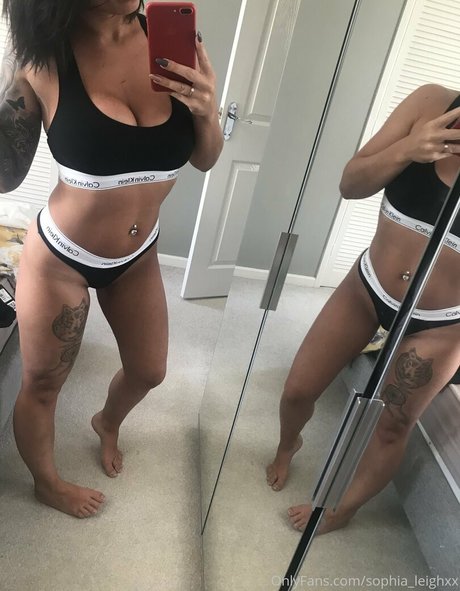 Naken lekkede OnlyFans-bilde av Sophialeighxx