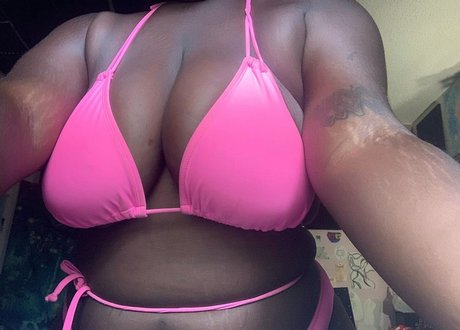 Naken lekkede OnlyFans-bilde av Chys Place