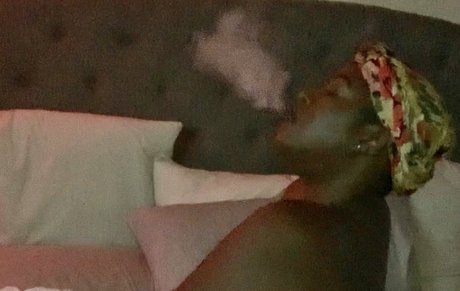 Naken lekkede OnlyFans-bilde av Princess Kush