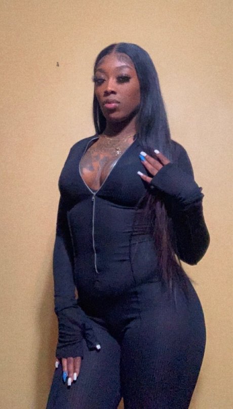 Naken läckt OnlyFans-bild av Chocolate Princess