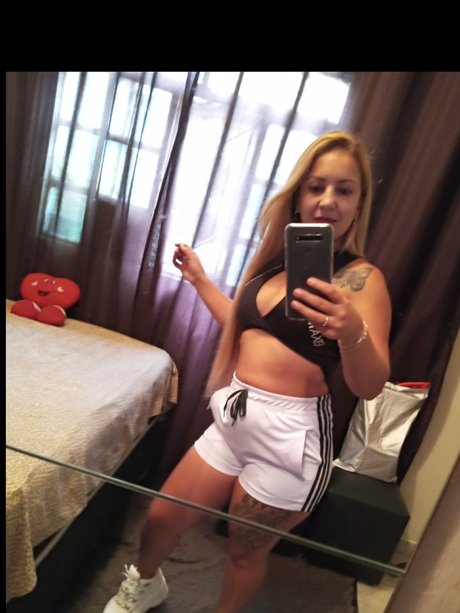 Naken läckt OnlyFans-bild av Claudia Ferreira