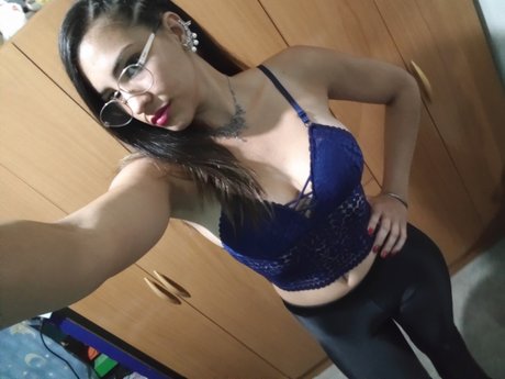 Naken lekkede OnlyFans-bilde av Dani Zak