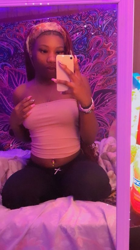 Naken lekkede OnlyFans-bilde av Luh Strawberry