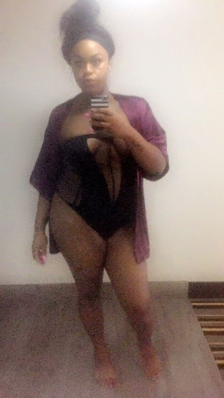 Обнаженная фотография утечки OnlyFans от Baddieeekayyy