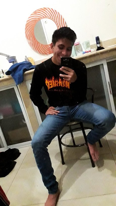 Nahá fotka uniklých OnlyFans od Elias Samuel
