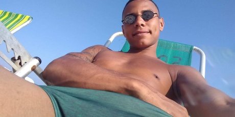 Nahá fotka uniklých OnlyFans od Dereck Lisboa