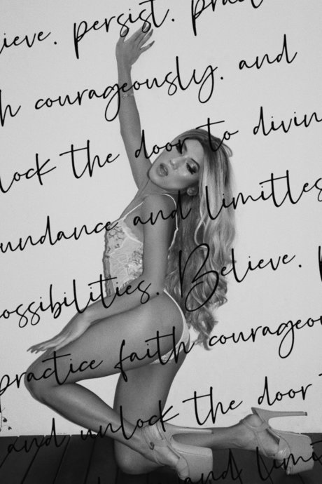 Naken läckt OnlyFans-bild av Badgalkemmy