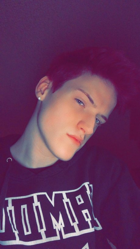 Naken lekkede OnlyFans-bilde av Dean Edward