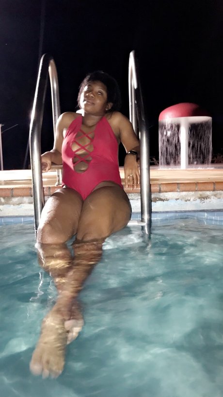 Foto desnuda filtrada de OnlyFans de Therealqueendivine
