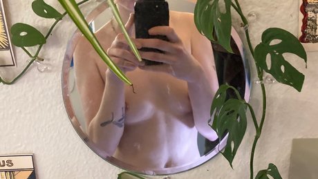 Naken lekkede OnlyFans-bilde av Sadie