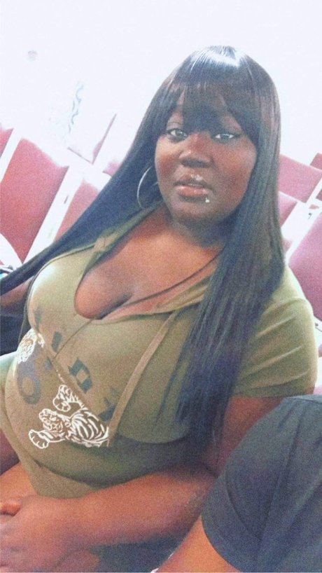 Naken lekkede OnlyFans-bilde av Pure Chocolate