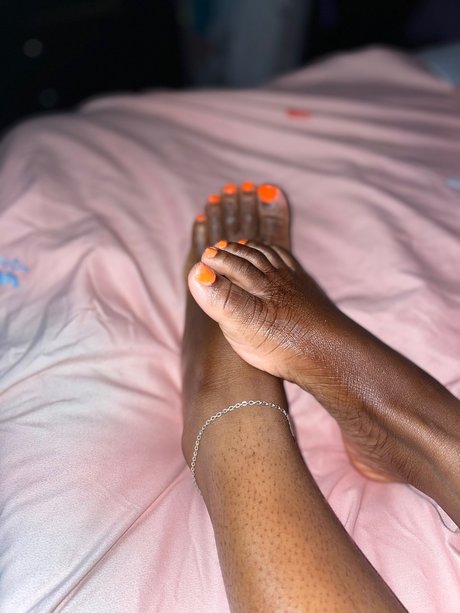 Naken lekkede OnlyFans-bilde av Ebony Feet