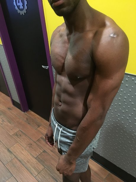Naken lekkede OnlyFans-bilde av Dejuanaked