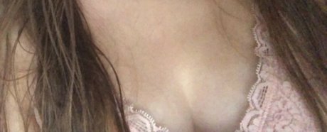 Naken lekkede OnlyFans-bilde av Azades Body Ampamp Feet