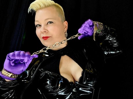 Naken läckt OnlyFans-bild av Domina Lady Susan Berlin