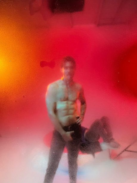 Naken lekkede OnlyFans-bilde av Edu Beber