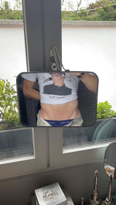 Naken lekkede OnlyFans-bilde av Queenpaul