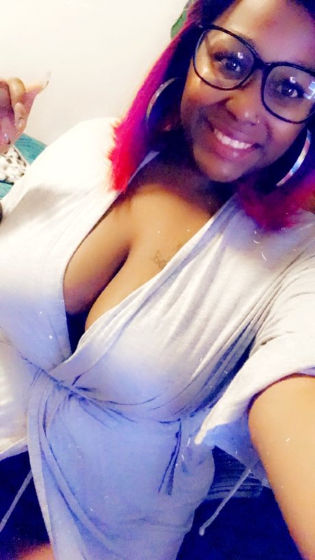 Naken läckt OnlyFans-bild av Queen Kay Paradise