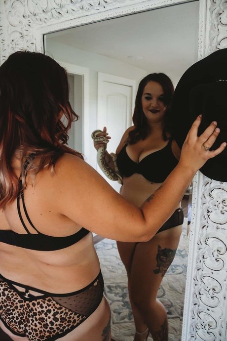 Naken lekkede OnlyFans-bilde av Brittney Ann Lassiter
