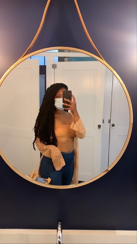 Foto nua vazada do OnlyFans de Mothernature