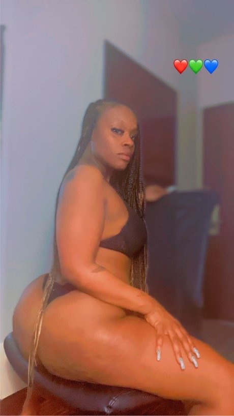 Nahá fotka uniklých OnlyFans od Leoshia Waire