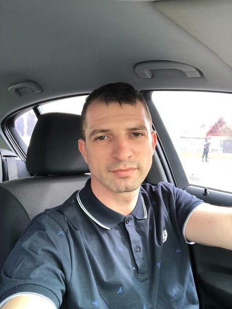 Nacktes geleaktes OnlyFans-Foto von Radu