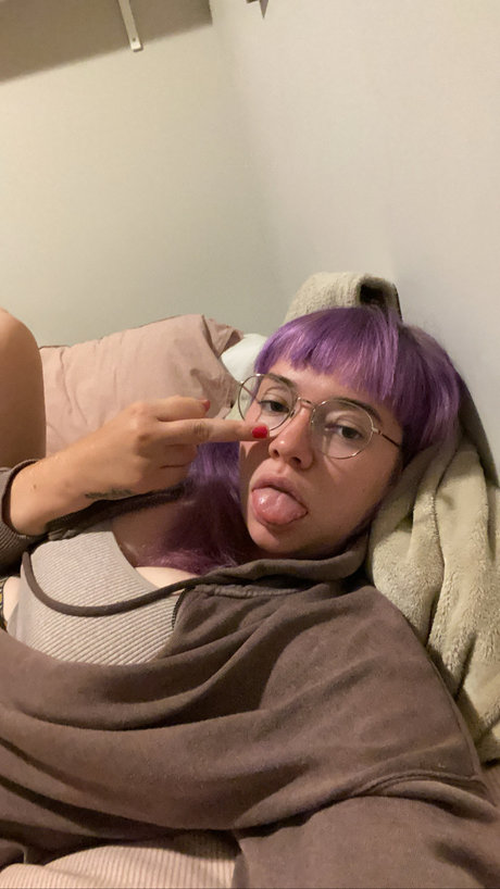 Naken lekkede OnlyFans-bilde av Olivia Raine